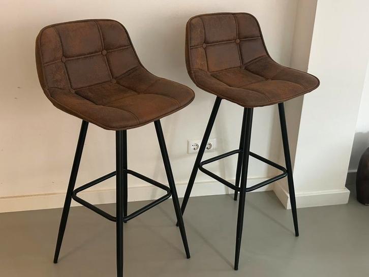 2 mooie krukken gognac, Huis en Inrichting, Barkrukken, Zo goed als nieuw, 60 tot 90 cm, Metaal, 2 krukken, Ophalen