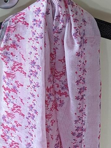 Sjaal Roze met bloemen (Nieuw) 160x55cm beschikbaar voor biedingen