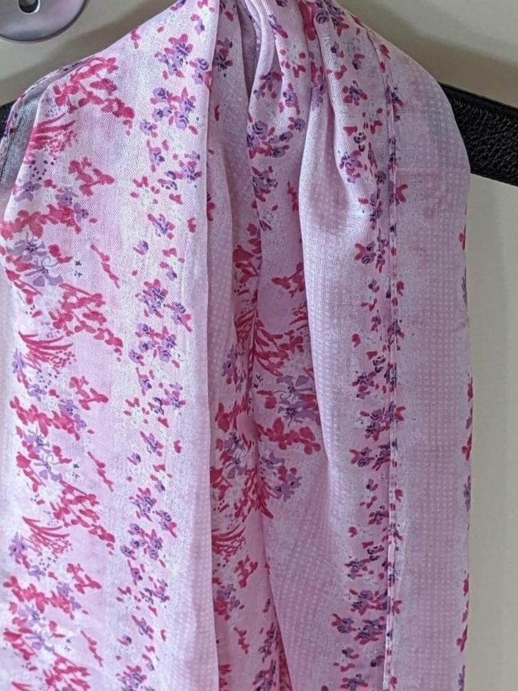 Sjaal Roze met bloemen (Nieuw) 160x55cm, Kleding | Dames, Mutsen, Sjaals en Handschoenen, Nieuw, Sjaal, Maat 46/48 (XL) of groter