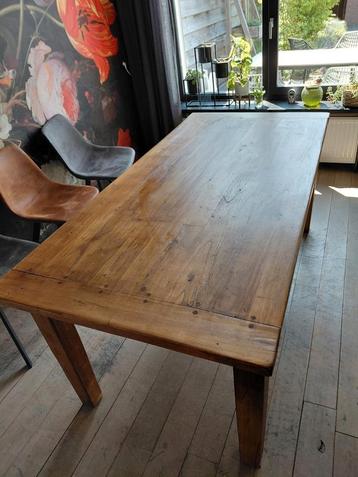 Houten tafel 185cm x 90cm hoogte 87cm beschikbaar voor biedingen