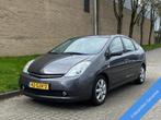 Toyota Prius 1.5 VVT-i Business Edition APK NAP AIRCO Leer, Auto's, Toyota, Origineel Nederlands, Te koop, Zilver of Grijs, 5 stoelen