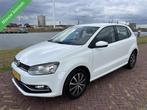 Volkswagen Polo 1.2 TSI 2014 AIRCO|NAVI|CARPLAY|5DRS|NW APK, Auto's, Volkswagen, Stof, Gebruikt, Zwart, 4 cilinders