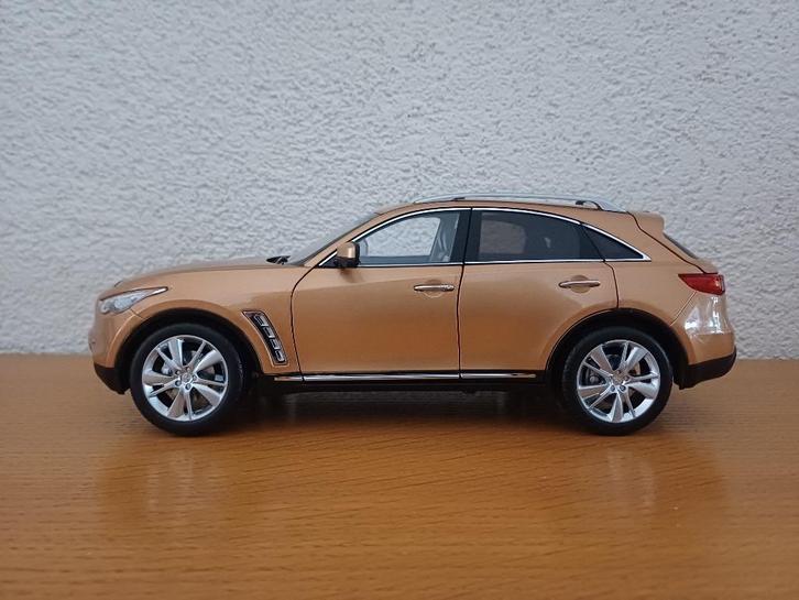 Infiniti QX 70 V8 2015 Orange A50 Paudi models NIEUW in OVP, Hobby en Vrije tijd, Modelauto's | 1:18, Nieuw, Auto, Overige merken