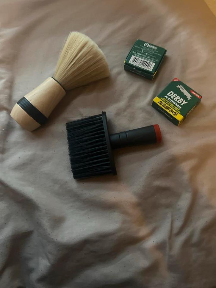 Scheerset met borstels en scheermesjes, Sieraden, Tassen en Uiterlijk, Uiterlijk | Haarverzorging, Gebruikt, Overige typen, Ophalen of Verzenden