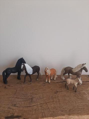 5 schleich paarden  beschikbaar voor biedingen