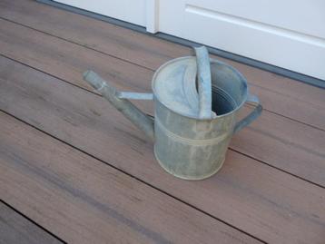 Zinken gieter vintage beschikbaar voor biedingen