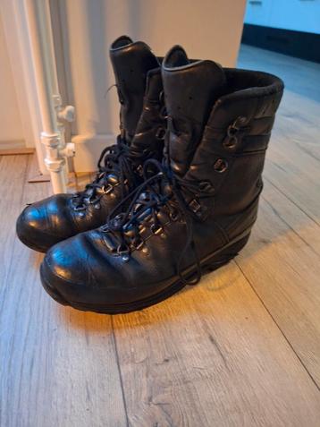Lowa Gevechtskisten Maat 45 - Nieuwe Zolen Nodig beschikbaar voor biedingen