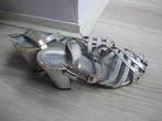 zilverkleurige feestelijk schoenen hakje goede staat maat 39, Ophalen of Verzenden, Zo goed als nieuw, Overige kleuren