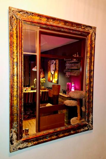 Grote Spiegel met kleurrijke Gouden Frame beschikbaar voor biedingen