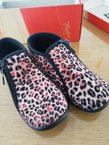 Pantoffels maat 24 roze panterprint beschikbaar voor biedingen