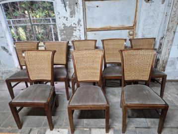 8 landelijke stoelen  beschikbaar voor biedingen