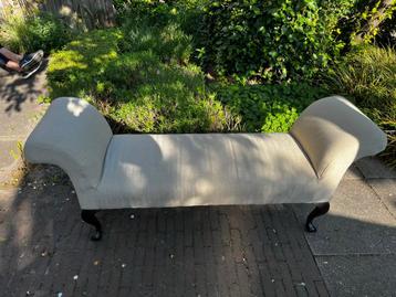Mooi bedbankje, nieuw bekleed beschikbaar voor biedingen