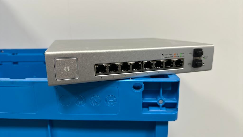 Ubiquiti 8 Poort Switch 150W PoE, Computers en Software, Netwerk switches, Ophalen, Zo goed als nieuw