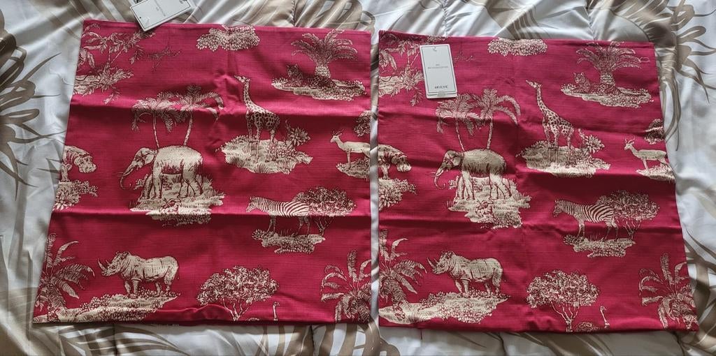 Twee knalroze toile de jouy kussenhoezen van H&M Home, Ophalen of Verzenden, Nieuw, Beige, Vierkant