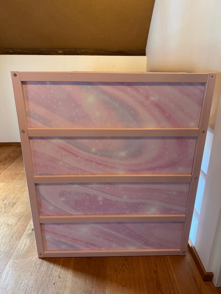 IKEA Kura bed met roze beplakking, Kinderen en Baby's, Kinderkamer | Bedden, Gebruikt, 180 cm of meer, 85 tot 100 cm, Hoogslaper of Stapelbed