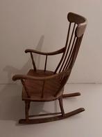 Oude massief houten schommelstoel, Ophalen