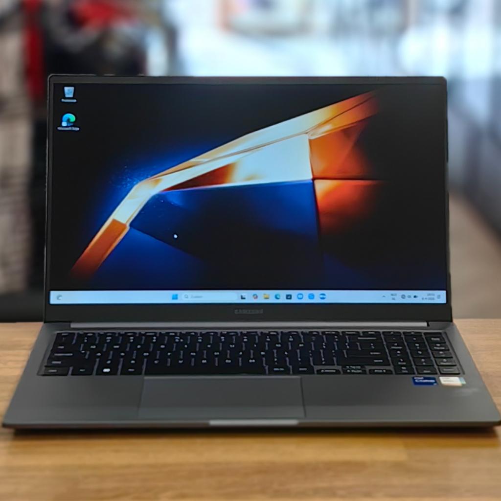 Samsung Galaxy Book4 Intel Core i7 512GB 16GB Win 11 BJ 2025, Samsung, Zo goed als nieuw, Support@Samsung.com, 129, Samsung-ro, Yeongtong-gu
Suwon-si, Gyeonggi-do 16677
South Korea