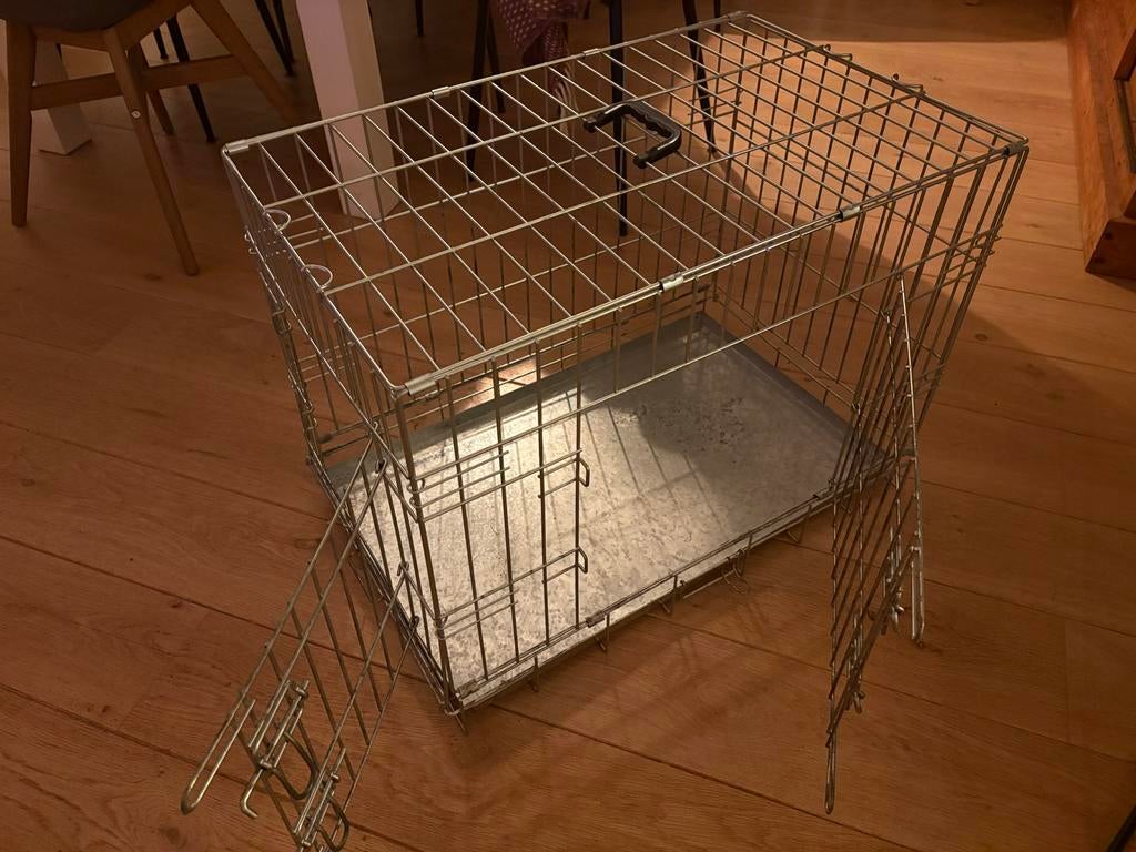 Hondenbench 55 cm hoog bij 76 cm x 47 cm, Ophalen, Zo goed als nieuw