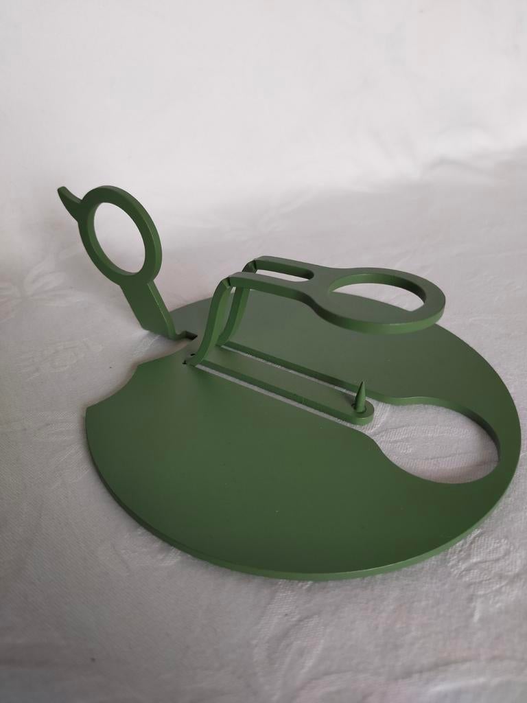 Design kandelaar groen gelakt metaal mooi goed collectie, Ophalen of Verzenden, Zo goed als nieuw, Metaal, Minder dan 25 cm