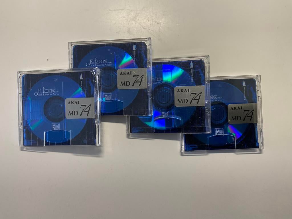 Minidisc’s.  AKAI. BLAUW. 4x als nieuw. 74 minuten, Ophalen of Verzenden, Discman
