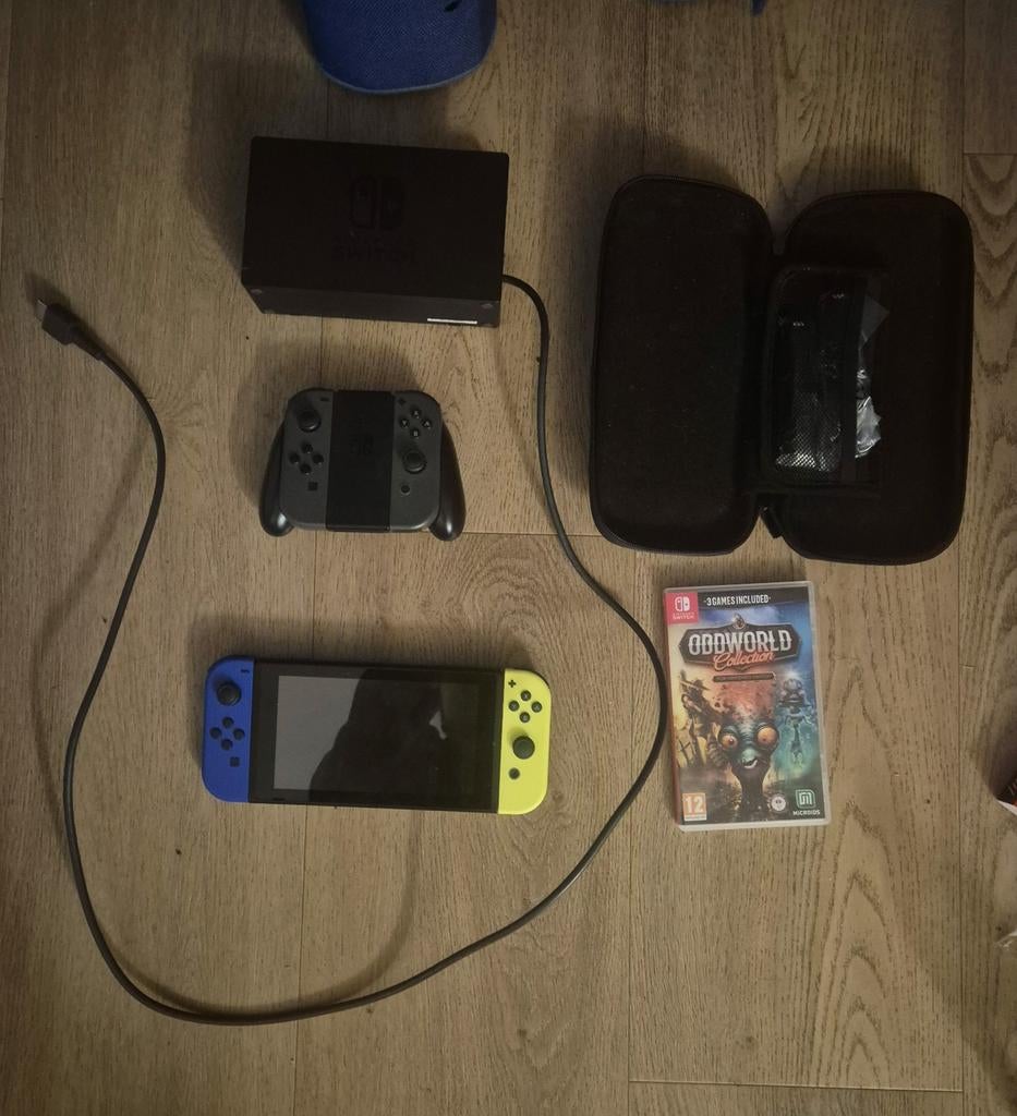 Nintendo Switch V1 met Oddworld collection, Spelcomputers en Games, Spelcomputers | Nintendo Switch, Verzenden, Met 2 controllers