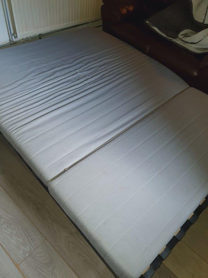 2 persoons slaapbank incl 2  zgan hoezen., Ophalen, Tweepersoons, 140 cm, Zo goed als nieuw