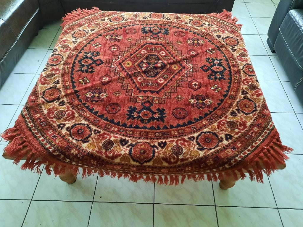 Vintage wollen, pluche tafelkleed rond 135 cm ( J49 ), Huis en Inrichting, Tafelkleden, Ophalen of Verzenden, Zo goed als nieuw