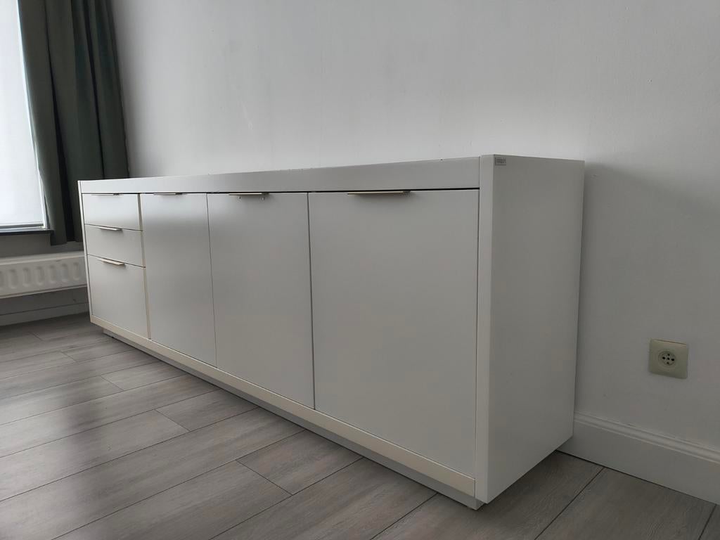 Mooie Witte dressoir kast, Huis en Inrichting, Kasten | Dressoirs, Ophalen, Zo goed als nieuw, 25 tot 50 cm