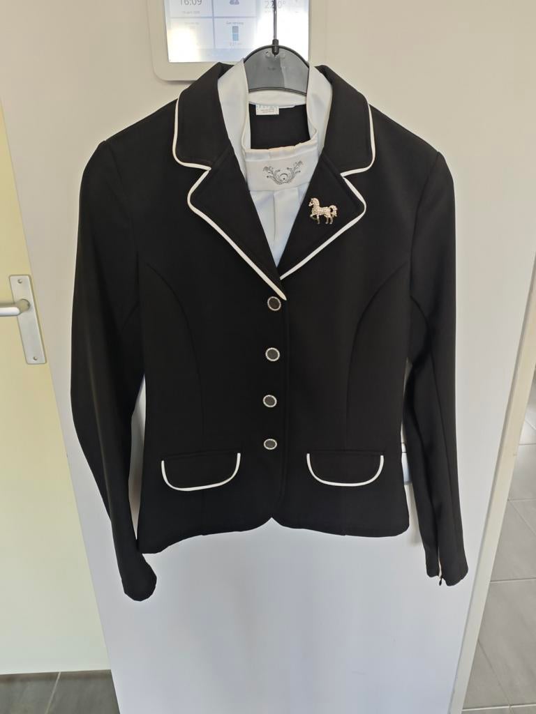 Dressuur jasje Harry's Horse maat XS met plastron., Dieren en Toebehoren, Ophalen of Verzenden, Dressuur, Bovenkleding