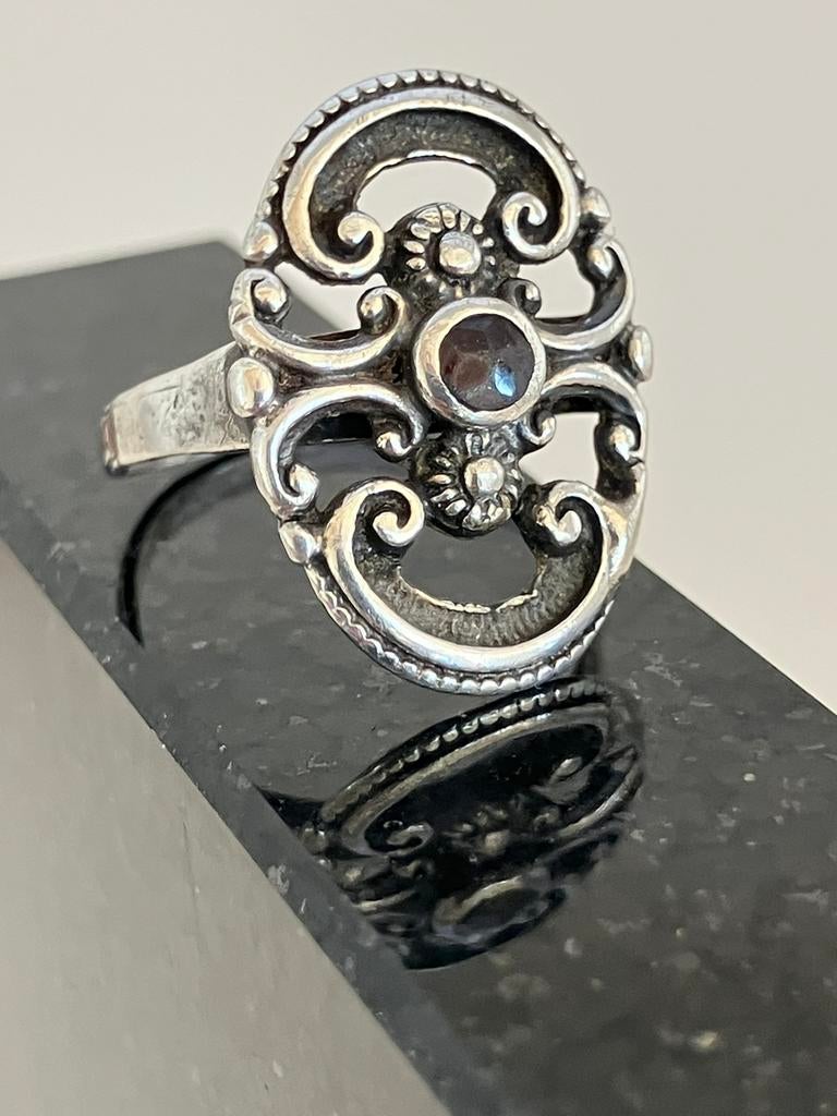 Antieke zilveren ring met granaat, Ophalen of Verzenden, Dame, Zilver, Kleiner dan 17