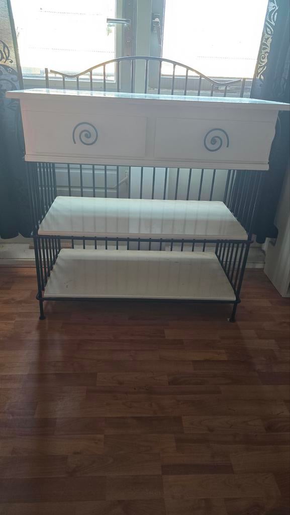 Commode zwart metaal en wit hout, Kinderen en Baby's, Kinderkamer | Commodes en Kasten, Ophalen