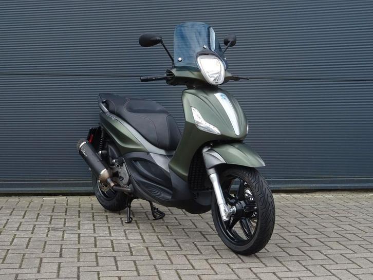PIAGGIO BEVERLY 350 sport 2017 weinig KM LEOVINCE demper, Motoren, Motoren | Piaggio, Bedrijf, Scooter, 12 t/m 35 kW, Minimaal motorrijbewijs A2