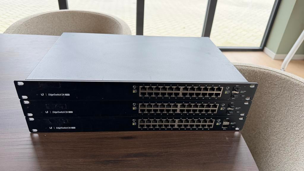Ubiquiti EdgeSwitch 24-poorts Netwerkswitch, 240 watt, Computers en Software, Netwerk switches, Ophalen, Gebruikt