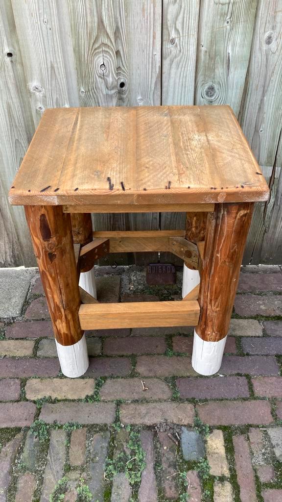 Robuust houten bijzettafel/krukje, handgemaakt, Huis en Inrichting, Tafels | Bijzettafels, Zo goed als nieuw, Overige vormen, 60 cm of meer