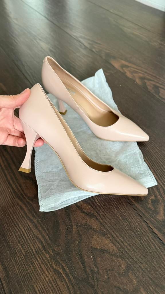 Elegante leren hakken (nude kleur, 39), Schoenen met lage hakken, Beige, Ophalen of Verzenden, Zo goed als nieuw