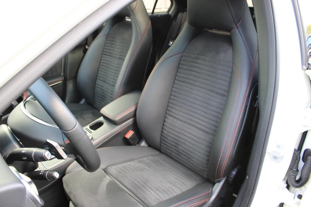 Mercedes-Benz A-Klasse 180 AMG Pano | Camera | Carplay | Nav, Gebruikt, 4 cilinders, 19 km/l, 695 kg