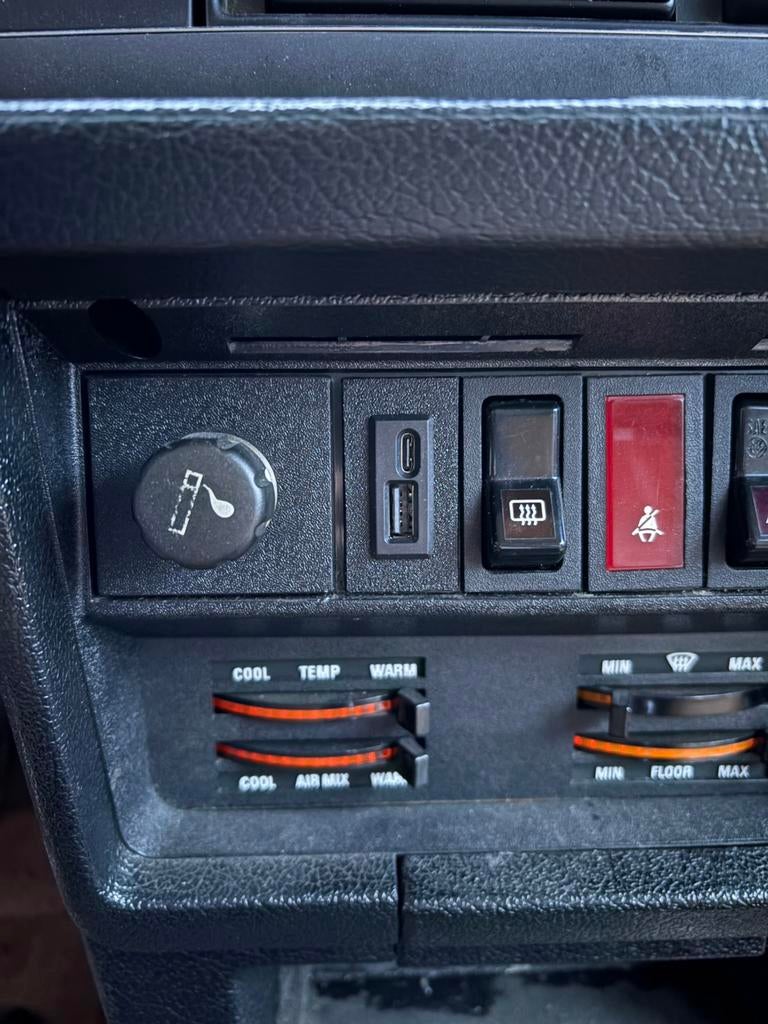 Inbouw usb en usb-c oplader voor volvo 240,244,245, Ophalen of Verzenden, Nieuw, Volvo
