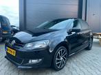 Volkswagen Polo 1.2 STYLE 5DR Airco|Bleutooth|Stoelvrwarming, Auto's, Voorwielaandrijving, 40 €/maand, 1198 cc, Zwart