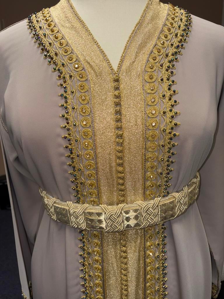 Beige Kaftan Maat L met Gouden Borduurwerk, Beige, Maat 42/44 (L), Ophalen of Verzenden, Zo goed als nieuw