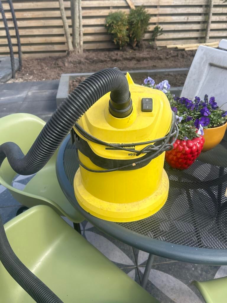 Kärcher WD 2 Stofzuiger - Compact en Krachtig, Gebruikt, Ophalen of Verzenden, Waterstofzuiger, Minder dan 1200 watt