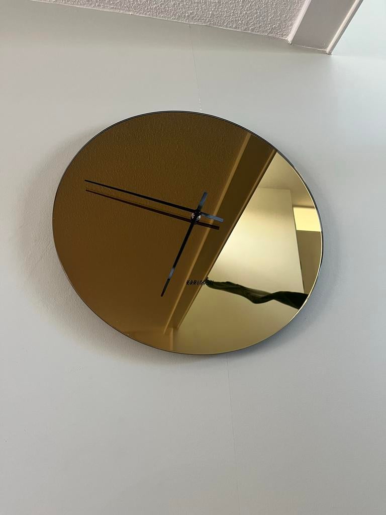 Goudkleurige Wandklok - Modern Design, Huis en Inrichting, Woonaccessoires | Klokken, Ophalen, Zo goed als nieuw, Analoog, Wandklok