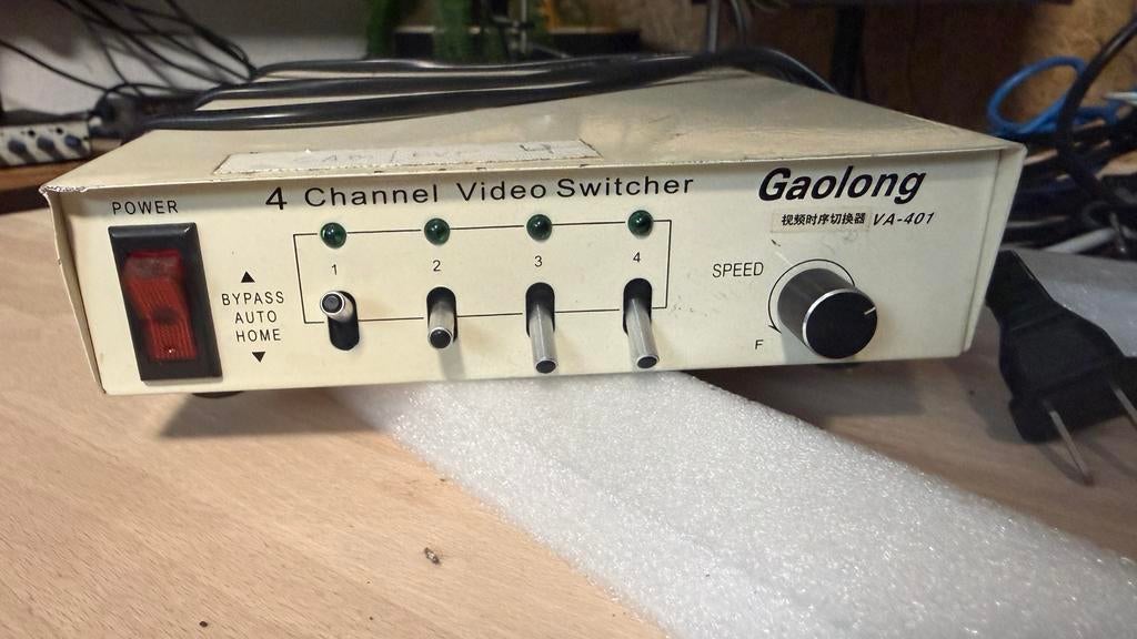4 channel analog video switcher BNC, Ophalen of Verzenden, Zo goed als nieuw, Video