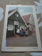 Marken In het Dorp 3 vrouwen + kind klederdracht ongelop oud, Ophalen of Verzenden, Voor 1920, Ongelopen, Noord-Holland