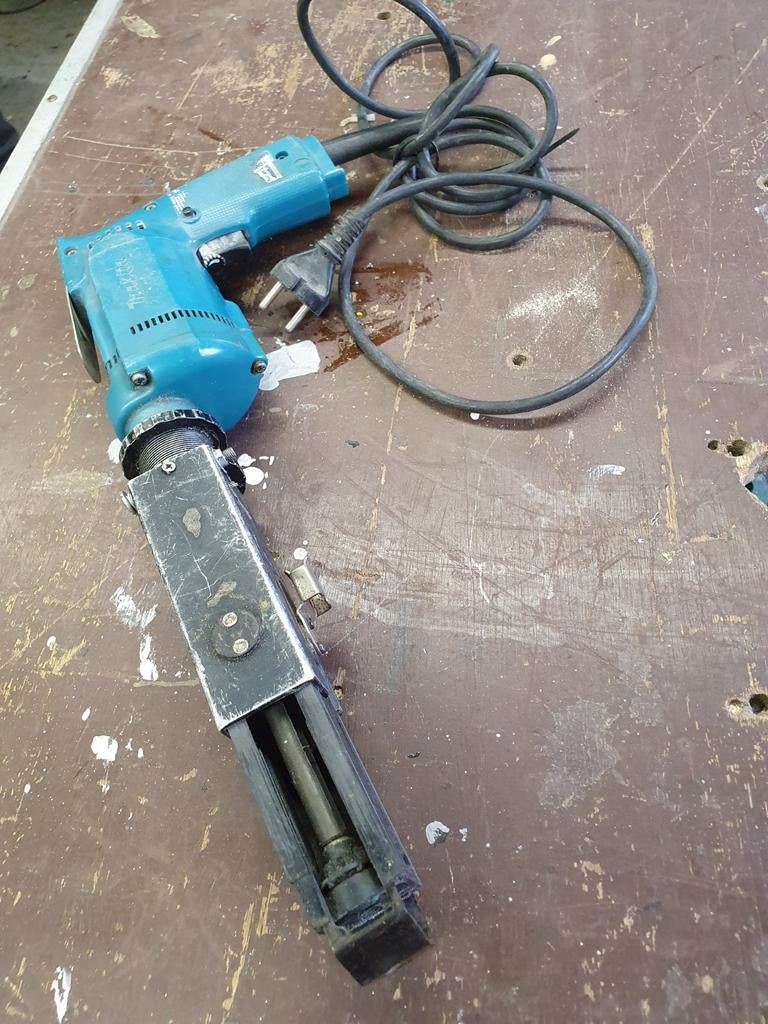 Makita gipsplaatschroefmachine, Ophalen