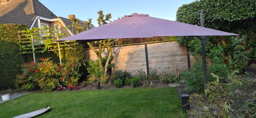 Zweef parasol kleur taupw 2,2 x2,2 meter, Ophalen, 2 tot 3 meter, Verstelbaar, Zweefparasol