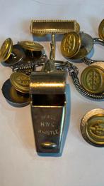 Politie Antillen, fluit aan ketting en knopen goudkleurig, Ophalen of Verzenden, Overige soorten, Nederland, Embleem of Badge