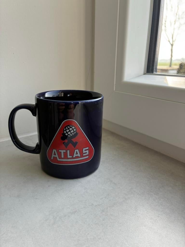Atlas mok blauw - Zo goed als nieuw, Keramiek, Ophalen of Verzenden, Zo goed als nieuw, Overige stijlen