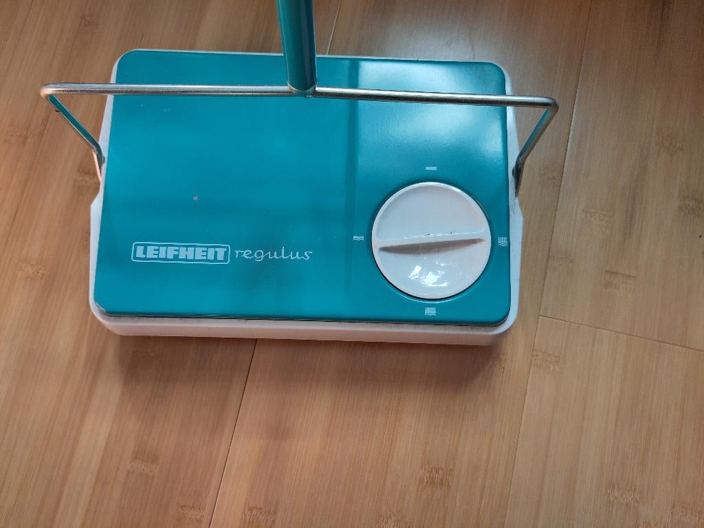 Leifheit rolveger, Ophalen, Bezem of Borstel