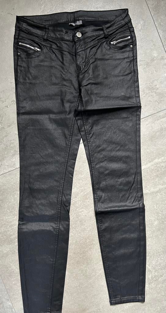 Lederlook broek Jessica maat 38, Maat 38/40 (M), Zwart, Ophalen of Verzenden, Zo goed als nieuw