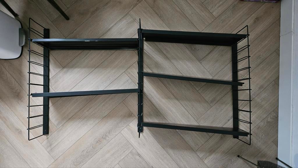 Zwart metalen wandrek met planken, Ophalen of Verzenden, Gebruikt